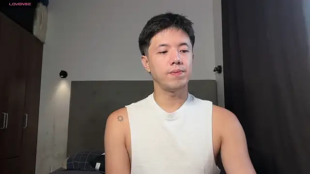 Snapshot of Addictiveboi chatting on 06/24/26, 02:43 Addictiveboi online show from 06/24/26, 02:43