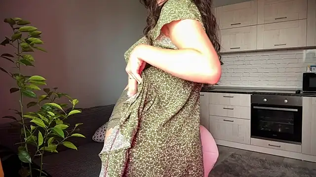 Snapshot of Luna_Raee chatting on 09/20/25, 07:42 Luna Raee online show from 09/20/25, 07:42