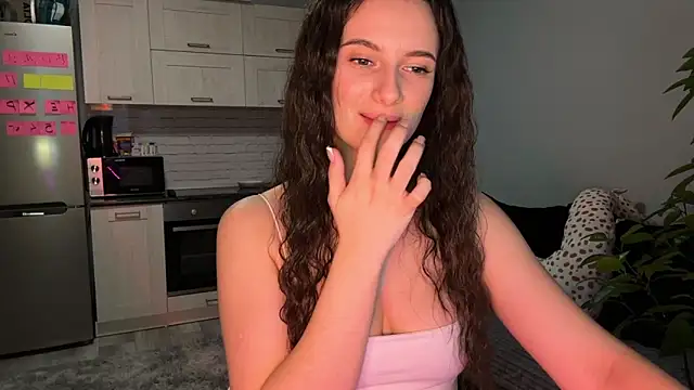 Snapshot of Luna_Raee chatting on 10/24/25, 12:45 Luna Raee online show from 10/24/25, 12:45