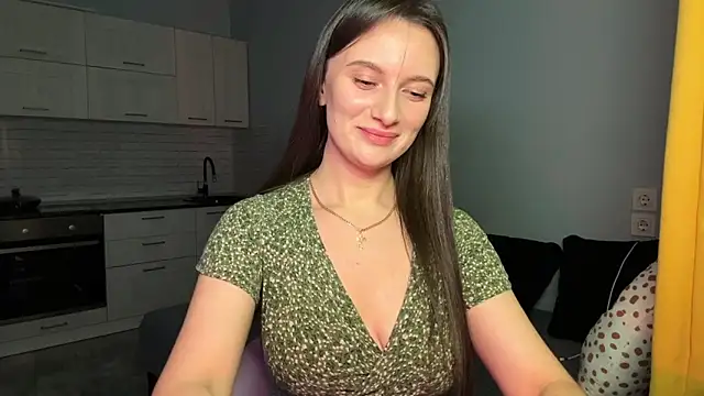 Snapshot of Luna_Raee chatting on 11/03/25, 02:07 Luna Raee online show from 11/03/25, 02:07