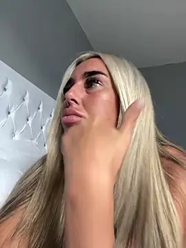 Snapshot of EllieMaeBaby chatting on 09/12/25, 01:55 EllieMaeBaby online show from 09/12/25, 01:55