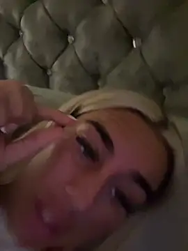 Snapshot of EllieMaeBaby chatting on 09/17/25, 09:38 EllieMaeBaby online show from 09/17/25, 09:38