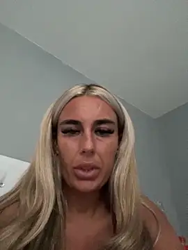 Snapshot of EllieMaeBaby chatting on 09/18/25, 05:37 EllieMaeBaby online show from 09/18/25, 05:37