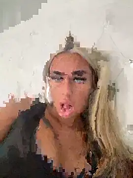 Snapshot of EllieMaeBaby chatting on 09/19/25, 12:06 EllieMaeBaby online show from 09/19/25, 12:06