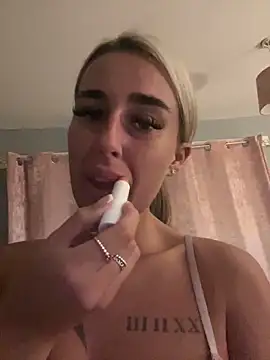 Snapshot of EllieMaeBaby chatting on 10/10/25, 07:46 EllieMaeBaby online show from 10/10/25, 07:46