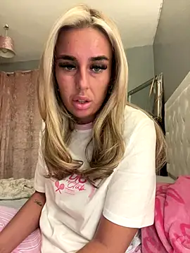 Snapshot of EllieMaeBaby chatting on 11/26/25, 09:27 EllieMaeBaby online show from 11/26/25, 09:27