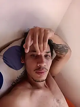 Snapshot of RuiMaddoox chatting on 11/14/25, 02:05 RuiMaddoox online show from 11/14/25, 02:05