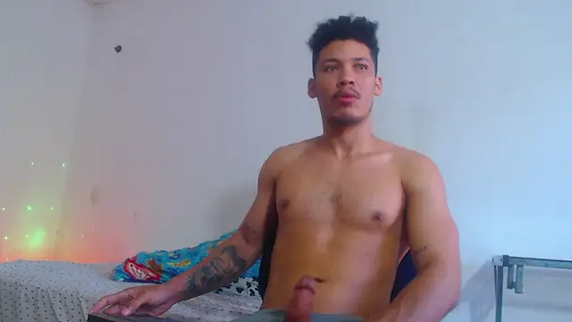 Snapshot of RuiMaddoox chatting on 12/19/25, 12:45 RuiMaddoox online show from 12/19/25, 12:45