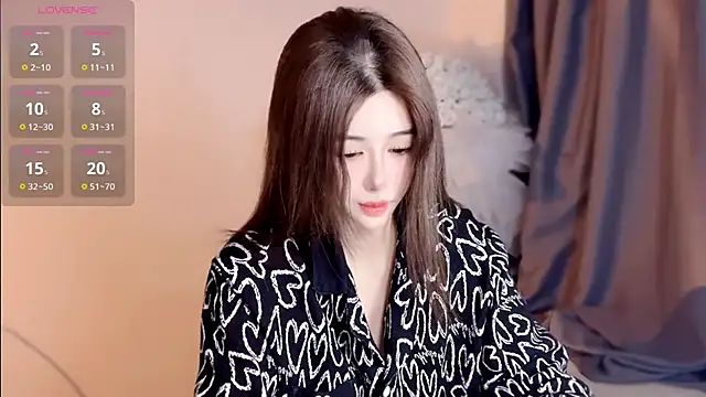 Snapshot of Tina-a chatting on 11/29/25, 12:19 Tina-a online show from 11/29/25, 12:19