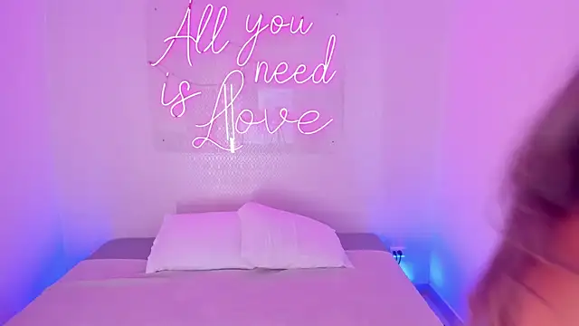 aleksandramiller  online show from 11/18/25, 04:17