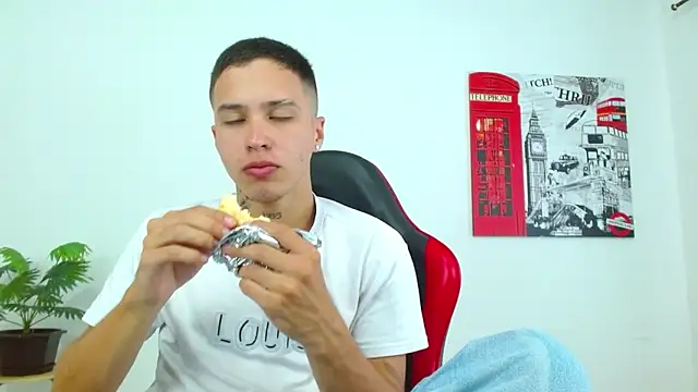 Cumandres18 online show from 04/11/26, 02:43