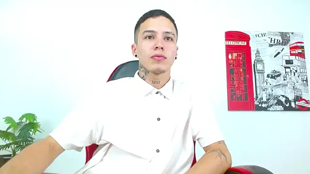 Cumandres18 online show from 05/19/26, 03:07