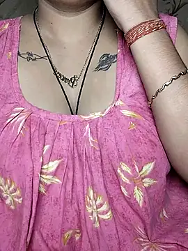 Snapshot of Shiny_HOT01 chatting on 10/25/25, 05:48 Shiny HOT01 online show from 10/25/25, 05:48