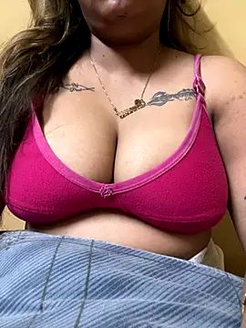 Snapshot of Shiny_HOT01 chatting on 10/31/25, 08:21 Shiny HOT01 online show from 10/31/25, 08:21