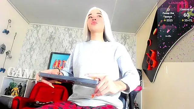 Madison Mujica online show from 10/25/25, 11:07