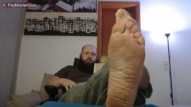 Snapshot of PayMasterGus chatting on 10/10/25, 01:59 PayMasterGus online show from 10/10/25, 01:59