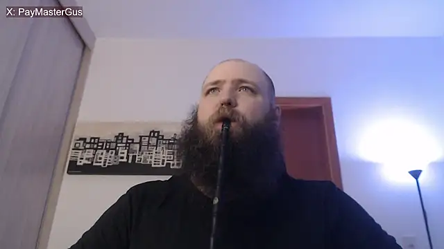 Snapshot of PayMasterGus chatting on 10/31/25, 03:40 PayMasterGus online show from 10/31/25, 03:40