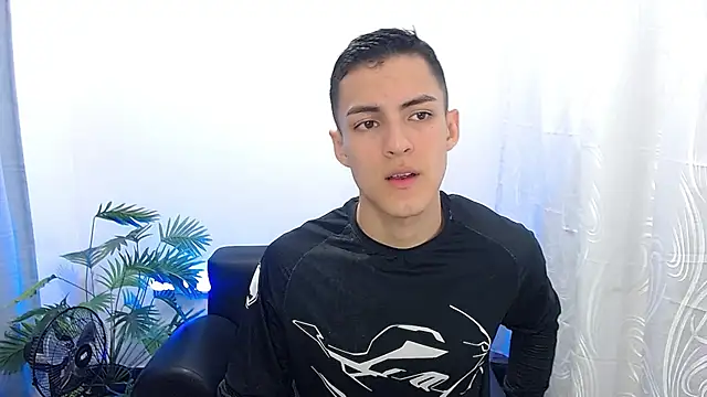 Snapshot of Matiius18 chatting on 09/12/25, 01:44 Matiius18 online show from 09/12/25, 01:44