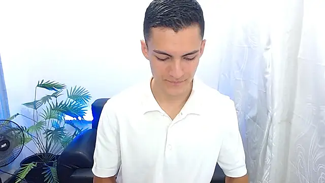 Snapshot of Matiius18 chatting on 09/13/25, 01:33 Matiius18 online show from 09/13/25, 01:33