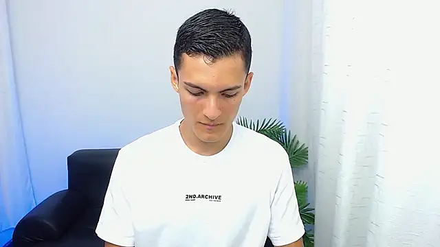 Snapshot of Matiius18 chatting on 10/02/25, 02:13 Matiius18 online show from 10/02/25, 02:13