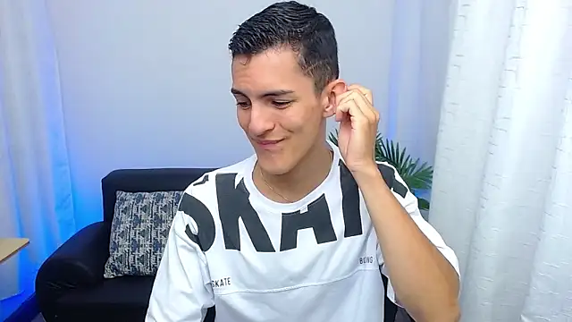 Snapshot of Matiius18 chatting on 10/07/25, 01:52 Matiius18 online show from 10/07/25, 01:52