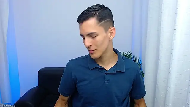 Snapshot of Matiius18 chatting on 10/16/25, 01:45 Matiius18 online show from 10/16/25, 01:45