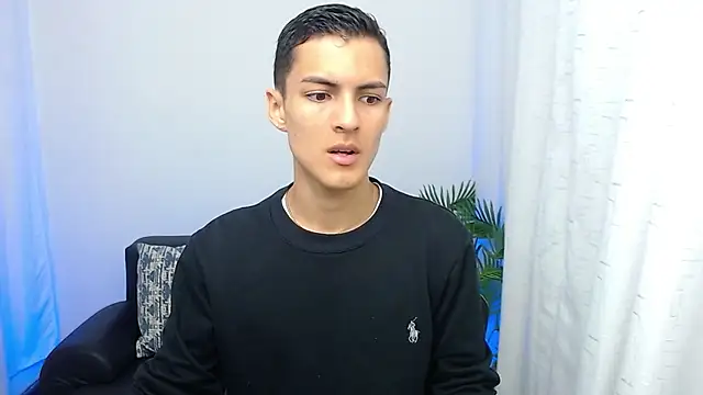 Snapshot of Matiius18 chatting on 10/18/25, 01:45 Matiius18 online show from 10/18/25, 01:45