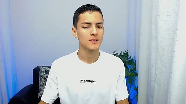 Snapshot of Matiius18 chatting on 10/19/25, 02:29 Matiius18 online show from 10/19/25, 02:29