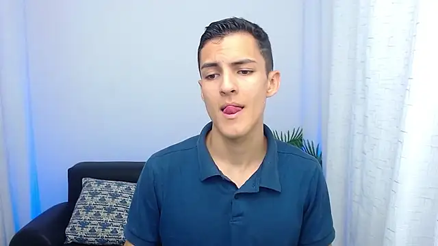 Snapshot of Matiius18 chatting on 10/21/25, 01:56 Matiius18 online show from 10/21/25, 01:56