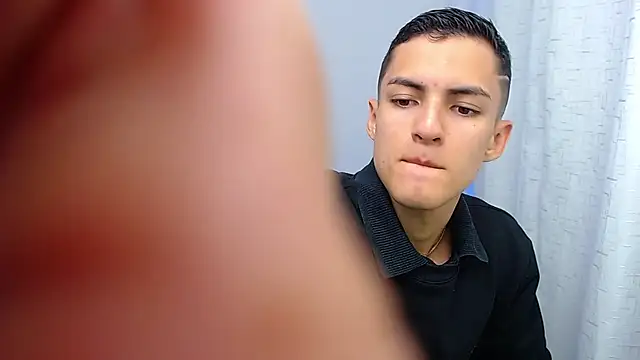 Snapshot of Matiius18 chatting on 10/22/25, 01:55 Matiius18 online show from 10/22/25, 01:55