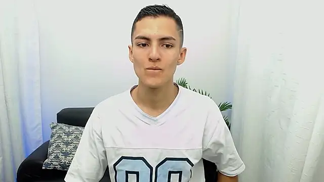 Snapshot of Matiius18 chatting on 11/07/25, 01:55 Matiius18 online show from 11/07/25, 01:55