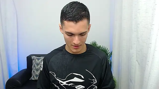 Snapshot of Matiius18 chatting on 11/08/25, 02:17 Matiius18 online show from 11/08/25, 02:17