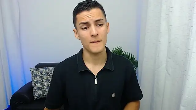 Snapshot of Matiius18 chatting on 11/12/25, 01:33 Matiius18 online show from 11/12/25, 01:33