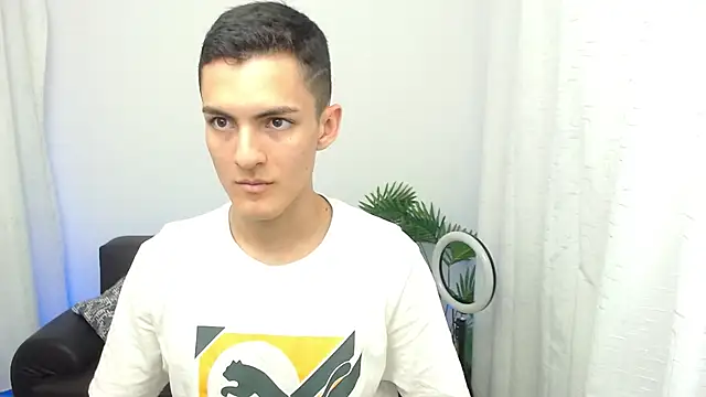 Snapshot of Matiius18 chatting on 11/13/25, 03:55 Matiius18 online show from 11/13/25, 03:55