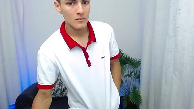 Snapshot of Matiius18 chatting on 11/17/25, 02:23 Matiius18 online show from 11/17/25, 02:23