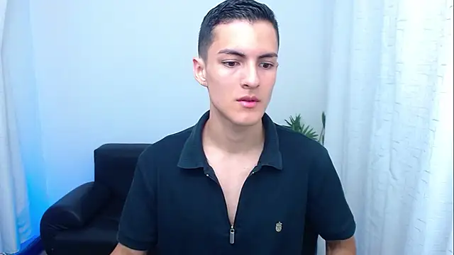 Snapshot of Matiius18 chatting on 12/14/25, 02:11 Matiius18 online show from 12/14/25, 02:11