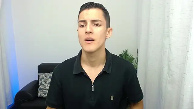 Snapshot of Matiius18 chatting on 12/19/25, 01:51 Matiius18 online show from 12/19/25, 01:51