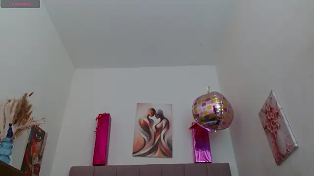 Snapshot of Lola_wish1 chatting on 10/15/25, 04:12 Lola wish1 online show from 10/15/25, 04:12