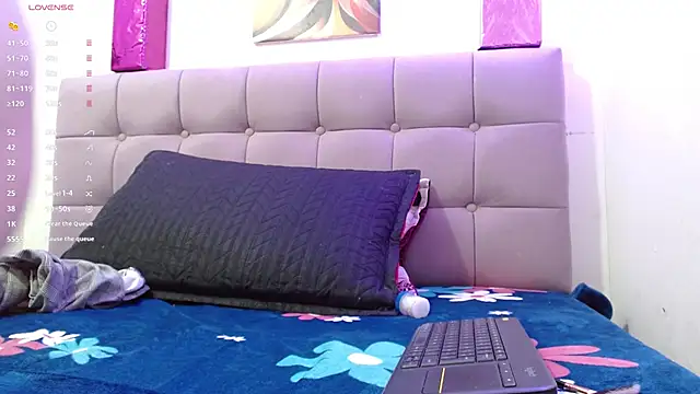 Snapshot of Lola_wish1 chatting on 11/28/25, 04:15 Lola wish1 online show from 11/28/25, 04:15