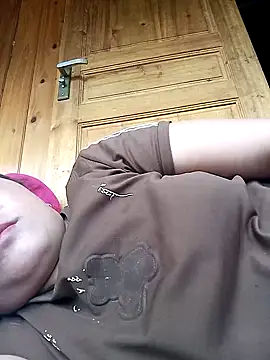 Snapshot of Mptrangp chatting on 04/10/26, 05:23 Mptrangp online show from 04/10/26, 05:23