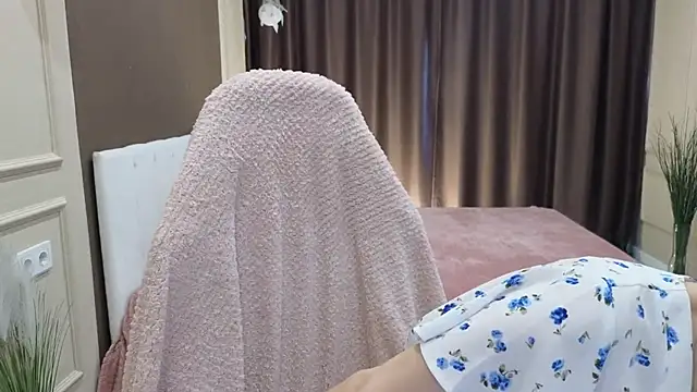 daniellia  online show from 09/23/25, 07:33