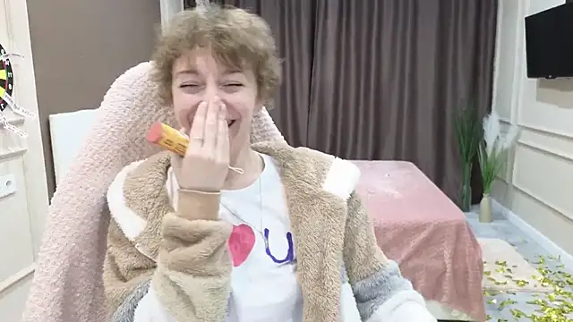 daniellia  online show from 09/30/25, 06:46