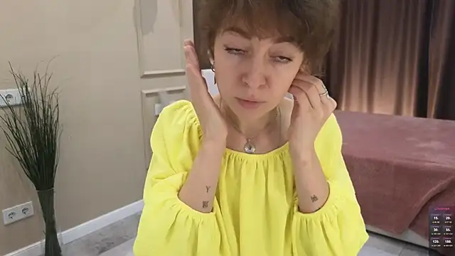 daniellia  online show from 10/13/25, 08:03