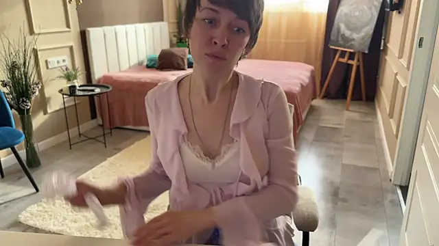 daniellia  online show from 04/19/26, 02:16