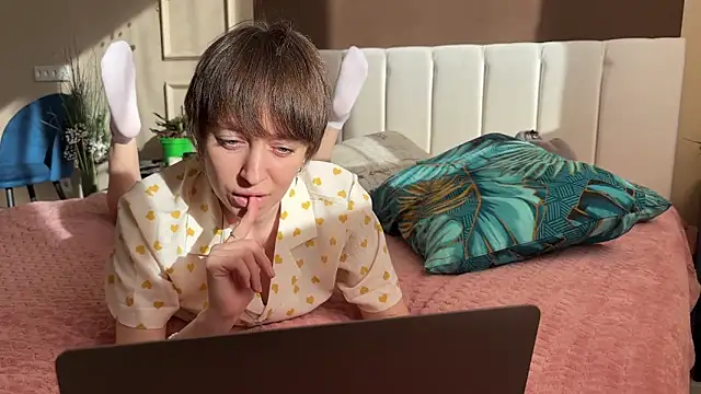 daniellia  online show from 04/20/26, 02:20