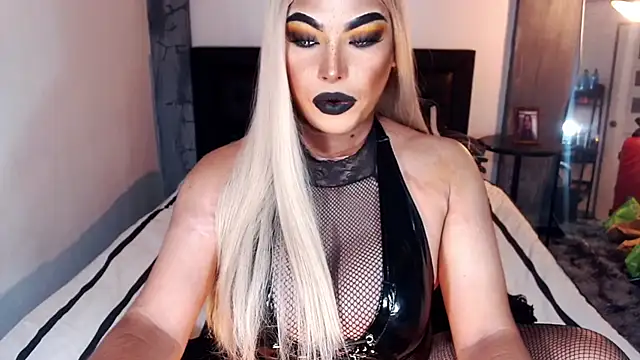 xTrixieMae online show from 11/02/25, 10:17