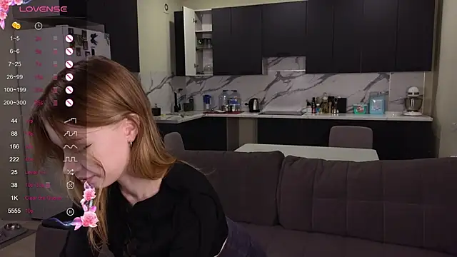 Snapshot of Sara_kaya chatting on 10/22/25, 06:07 Sara kaya online show from 10/22/25, 06:07