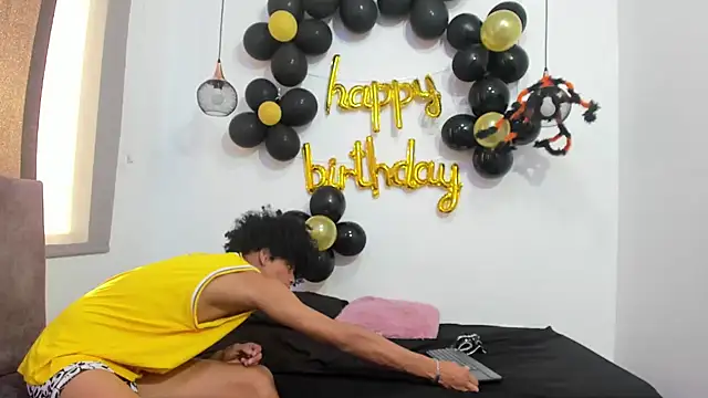 Snapshot of Violet_Dream2 chatting on 10/28/25, 09:39 Violet Dream2 online show from 10/28/25, 09:39