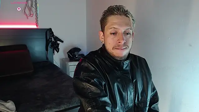 Snapshot of MaaxxxRider chatting on 11/02/25, 05:43 MaaxxxRider online show from 11/02/25, 05:43