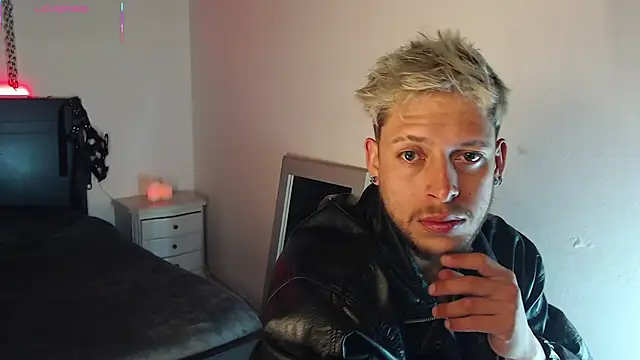 Snapshot of MaaxxxRider chatting on 11/13/25, 05:17 MaaxxxRider online show from 11/13/25, 05:17